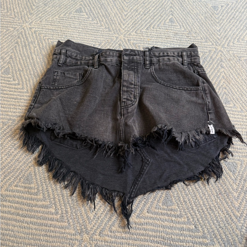 One Teaspoon 4040 Mini Skirt Curved Raw Hem Black Denim Size 30 NWT